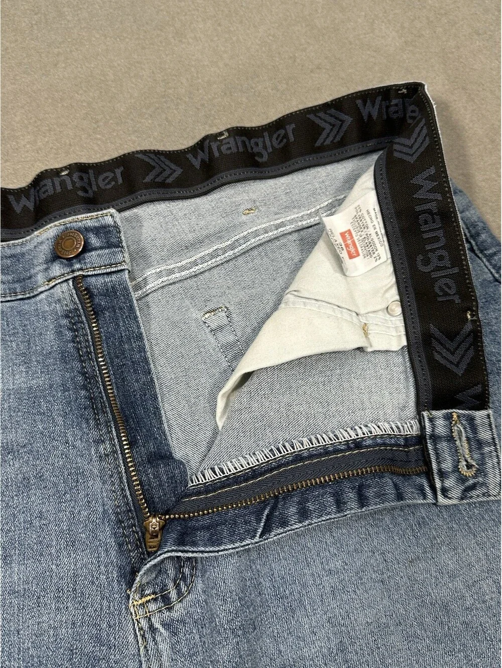 Wrangler Men’s Denim Shorts Size 36 Relaxed Fit Blue Cutoff Frayed Hem